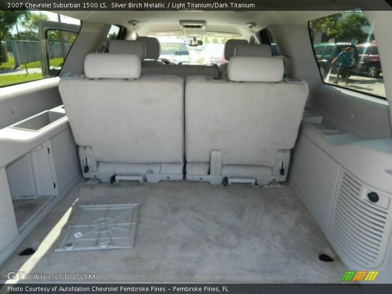 Silver Birch Metallic / Light Titanium/Dark Titanium 2007 Chevrolet Suburban 1500 LS