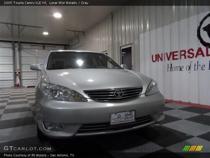 Lunar Mist Metallic / Gray 2005 Toyota Camry XLE V6
