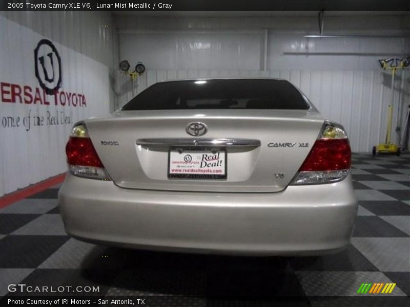 Lunar Mist Metallic / Gray 2005 Toyota Camry XLE V6