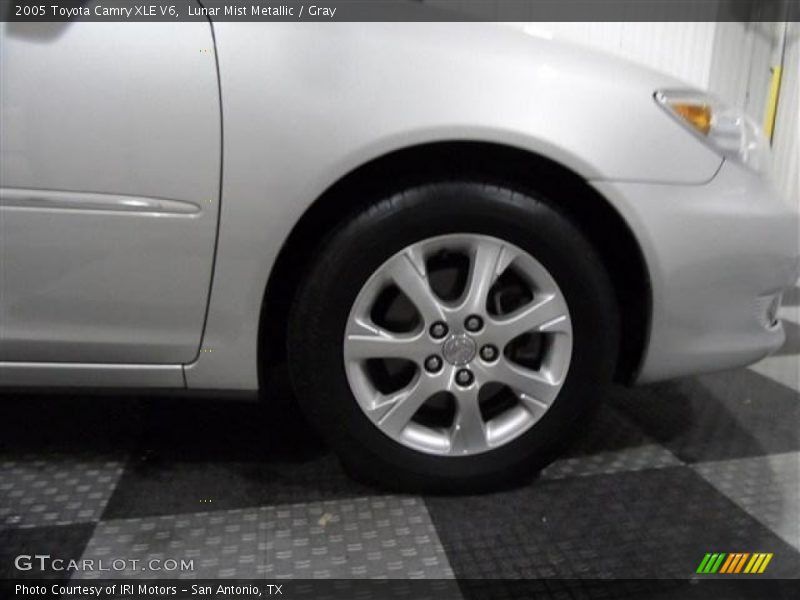 Lunar Mist Metallic / Gray 2005 Toyota Camry XLE V6