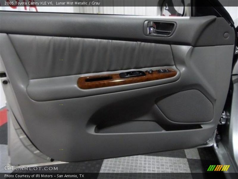 Lunar Mist Metallic / Gray 2005 Toyota Camry XLE V6