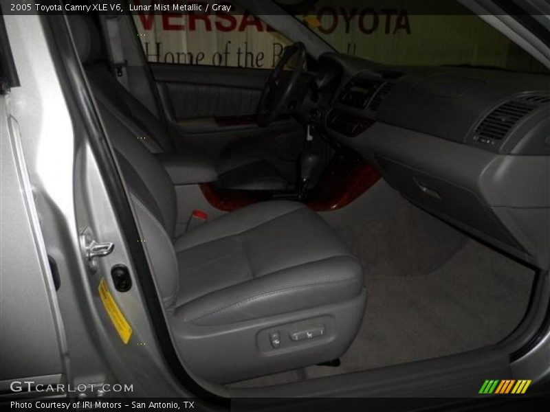 Lunar Mist Metallic / Gray 2005 Toyota Camry XLE V6