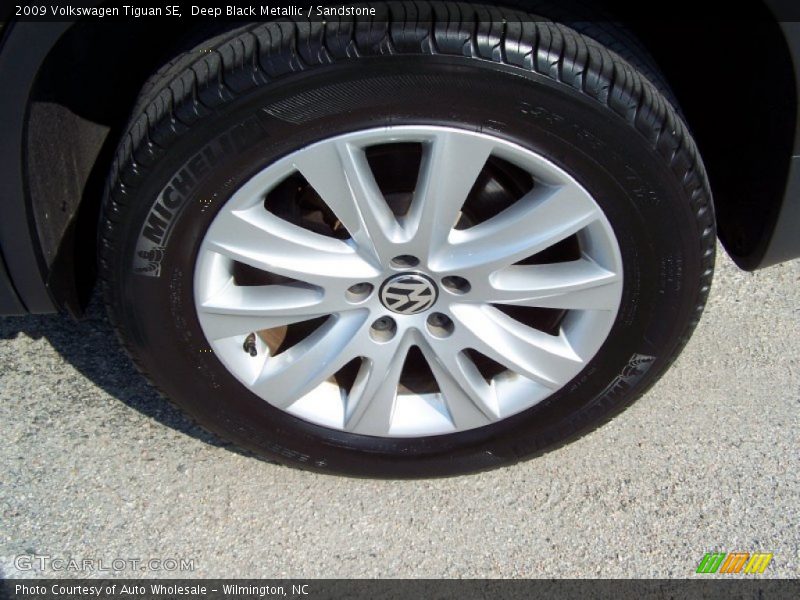 Deep Black Metallic / Sandstone 2009 Volkswagen Tiguan SE