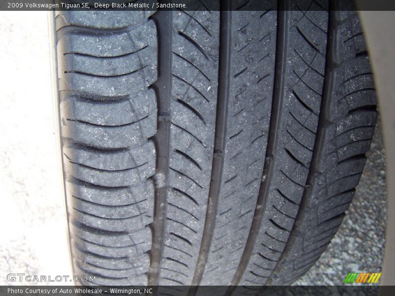 Deep Black Metallic / Sandstone 2009 Volkswagen Tiguan SE