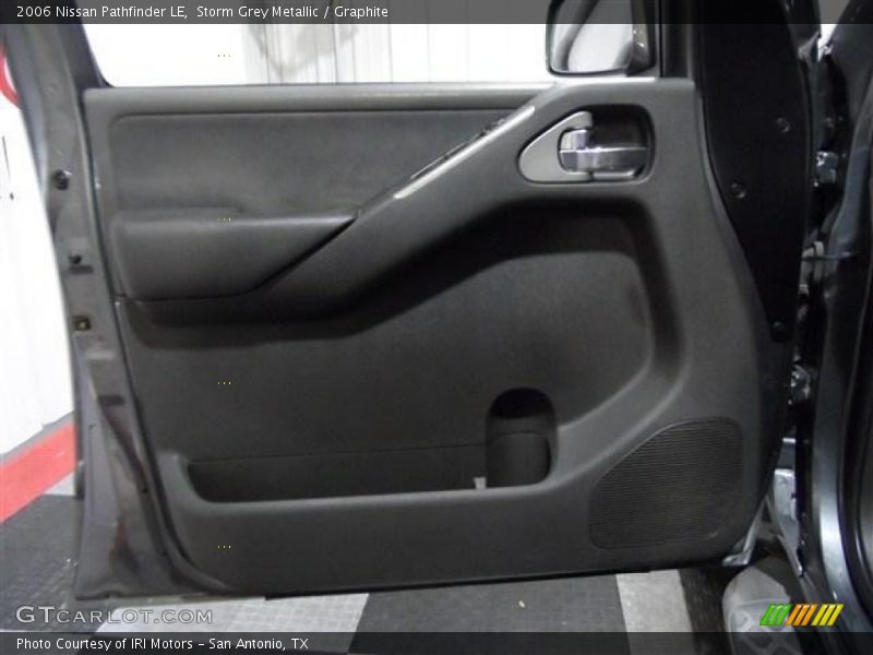 Storm Grey Metallic / Graphite 2006 Nissan Pathfinder LE