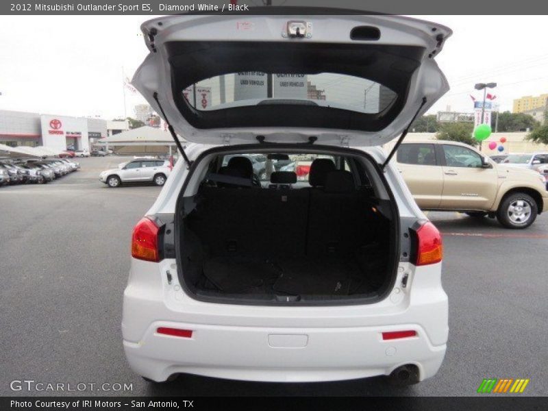 Diamond White / Black 2012 Mitsubishi Outlander Sport ES