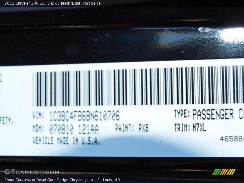 Black / Black/Light Frost Beige 2011 Chrysler 200 LX