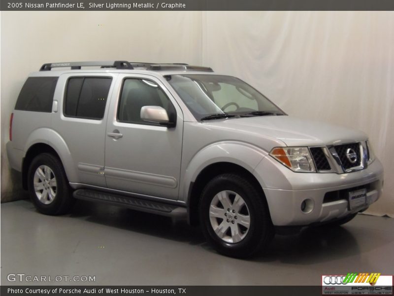 Silver Lightning Metallic / Graphite 2005 Nissan Pathfinder LE