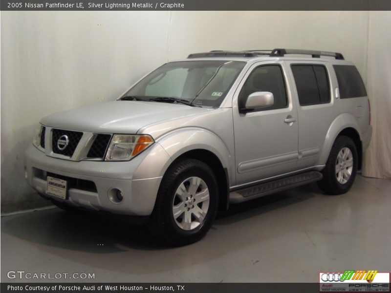 Silver Lightning Metallic / Graphite 2005 Nissan Pathfinder LE