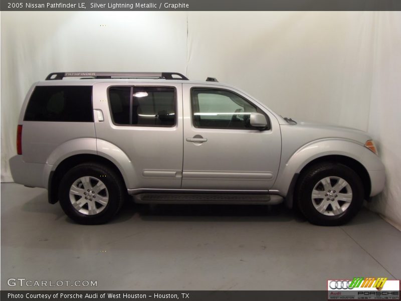 Silver Lightning Metallic / Graphite 2005 Nissan Pathfinder LE