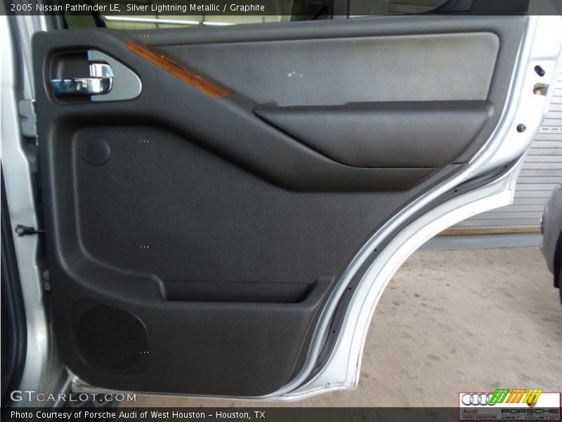 Silver Lightning Metallic / Graphite 2005 Nissan Pathfinder LE