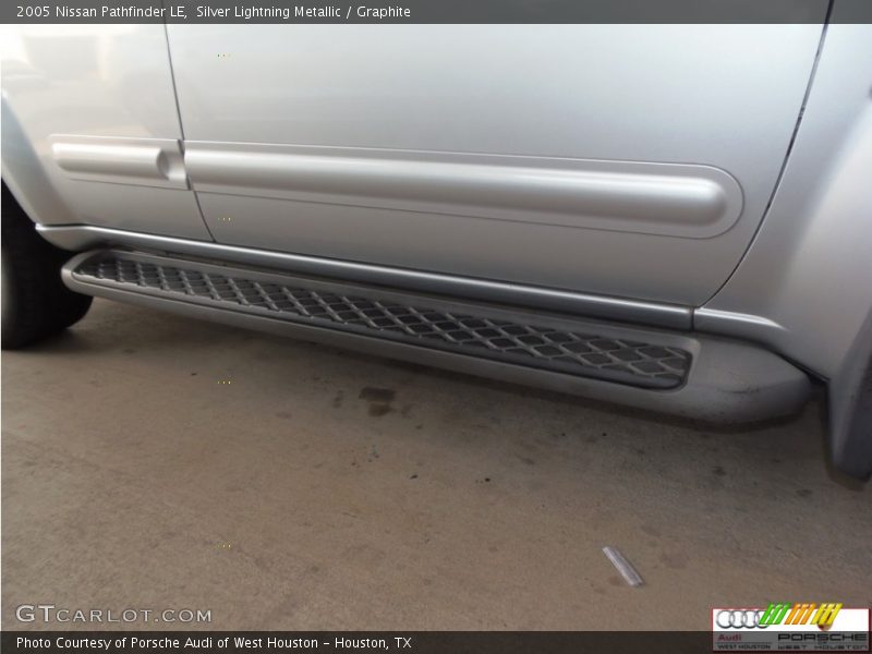 Silver Lightning Metallic / Graphite 2005 Nissan Pathfinder LE