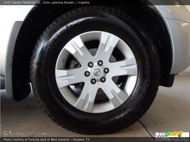 Silver Lightning Metallic / Graphite 2005 Nissan Pathfinder LE