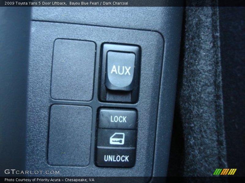 Bayou Blue Pearl / Dark Charcoal 2009 Toyota Yaris 5 Door Liftback