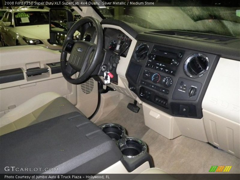 Dashboard of 2008 F350 Super Duty XLT SuperCab 4x4 Dually