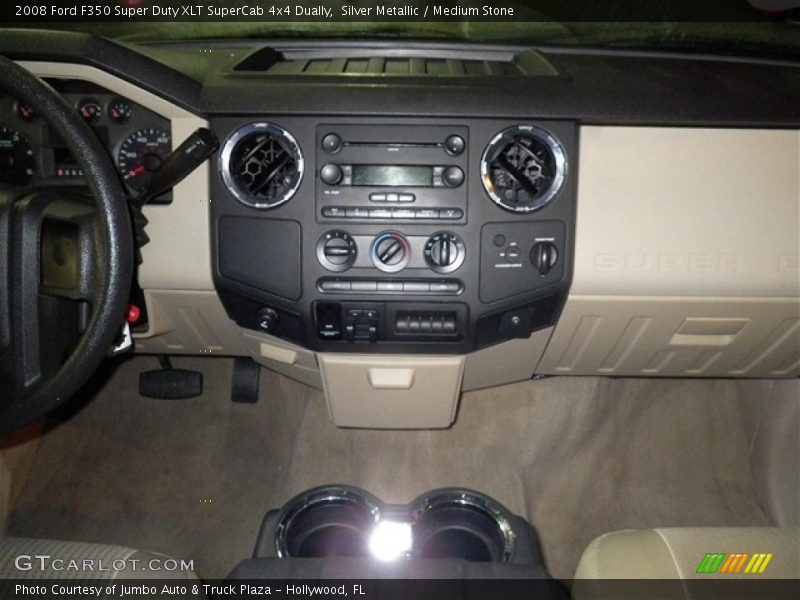 Controls of 2008 F350 Super Duty XLT SuperCab 4x4 Dually