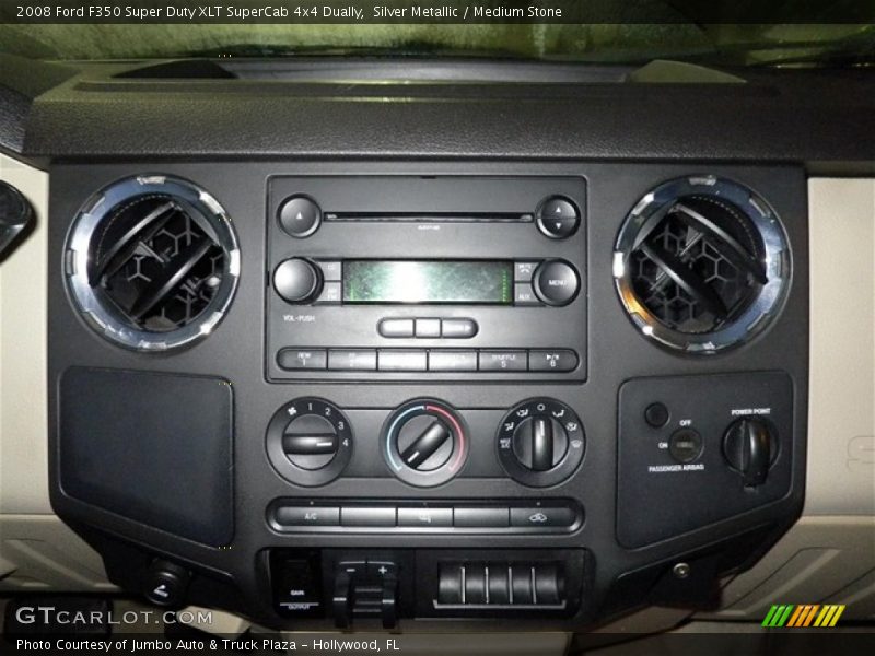Controls of 2008 F350 Super Duty XLT SuperCab 4x4 Dually
