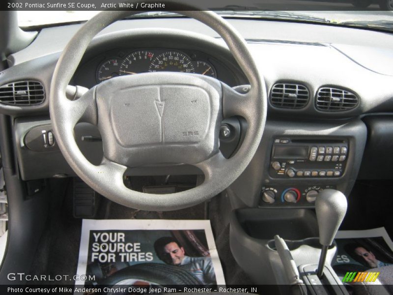 Arctic White / Graphite 2002 Pontiac Sunfire SE Coupe