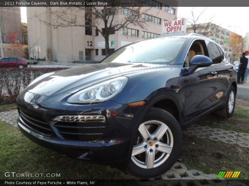 Front 3/4 View of 2013 Cayenne 