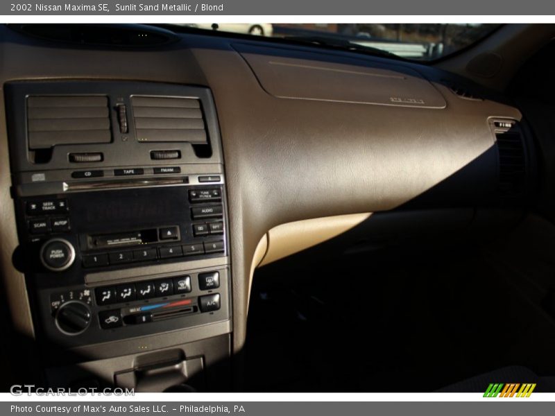 Sunlit Sand Metallic / Blond 2002 Nissan Maxima SE