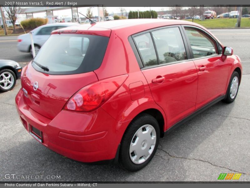 Red Alert / Beige 2007 Nissan Versa S
