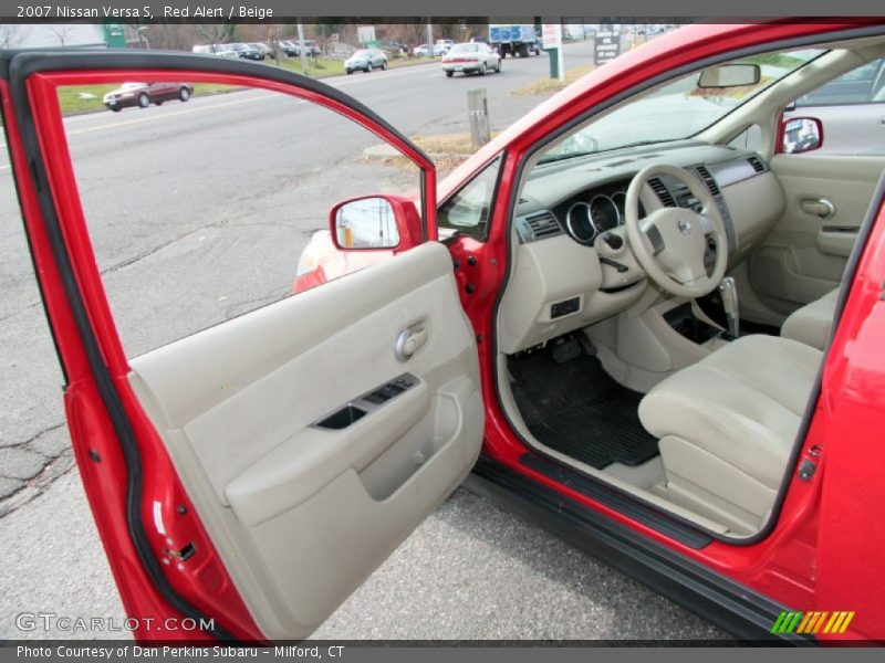 Red Alert / Beige 2007 Nissan Versa S