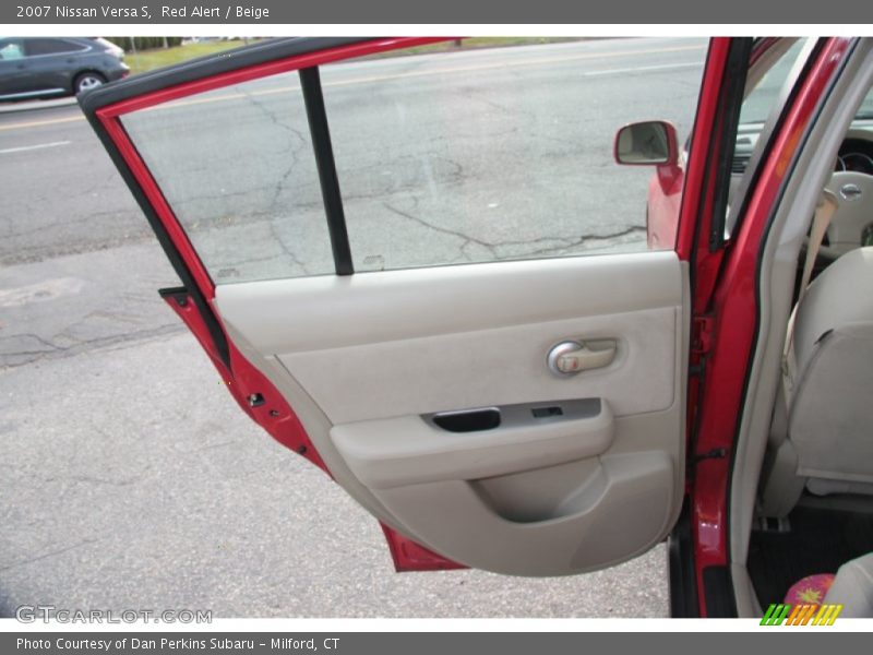 Red Alert / Beige 2007 Nissan Versa S
