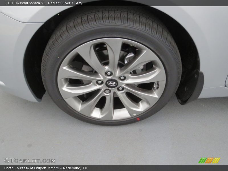 Radiant Silver / Gray 2013 Hyundai Sonata SE