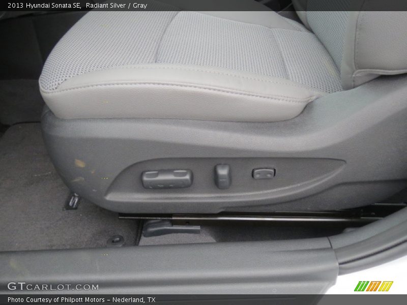 Radiant Silver / Gray 2013 Hyundai Sonata SE
