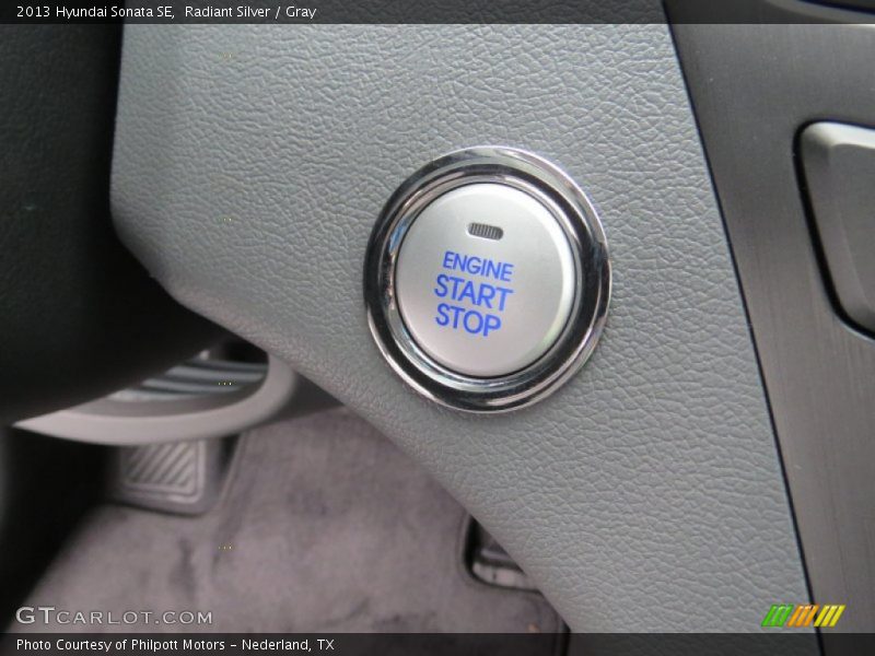 Radiant Silver / Gray 2013 Hyundai Sonata SE