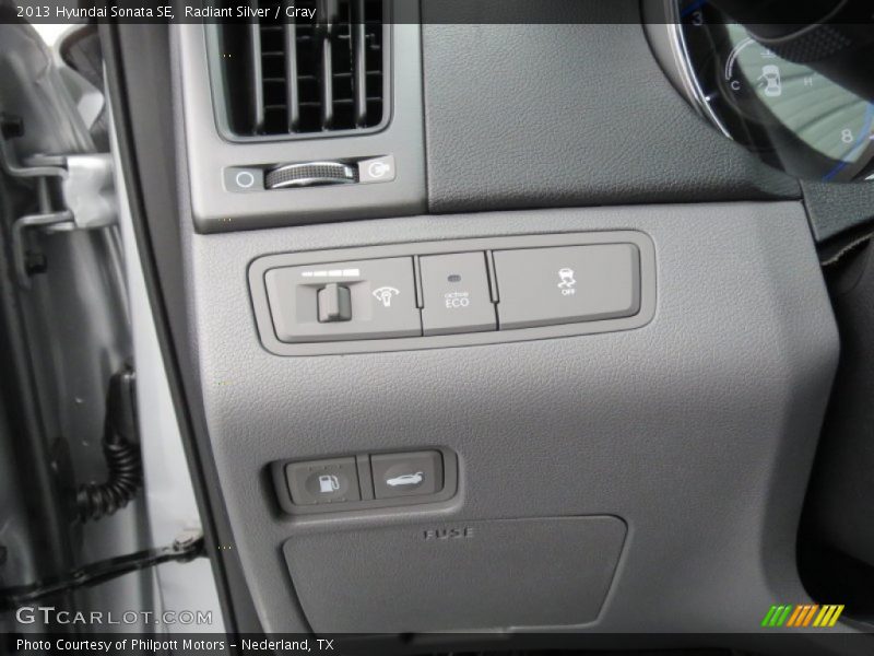 Radiant Silver / Gray 2013 Hyundai Sonata SE