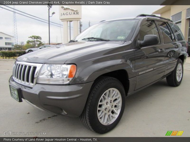 Front 3/4 View of 2004 Grand Cherokee Limited 4x4