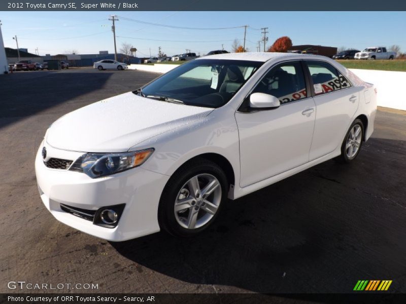 Super White / Black 2012 Toyota Camry SE