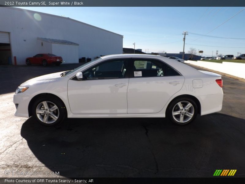 Super White / Black 2012 Toyota Camry SE