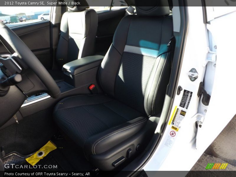Super White / Black 2012 Toyota Camry SE