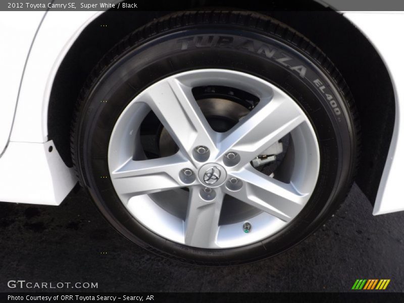 Super White / Black 2012 Toyota Camry SE
