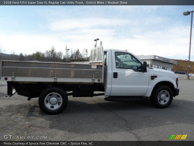 Oxford White / Medium Stone 2008 Ford F350 Super Duty XL Regular Cab Utility Truck