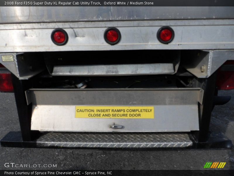 Oxford White / Medium Stone 2008 Ford F350 Super Duty XL Regular Cab Utility Truck