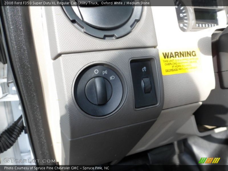 Oxford White / Medium Stone 2008 Ford F350 Super Duty XL Regular Cab Utility Truck
