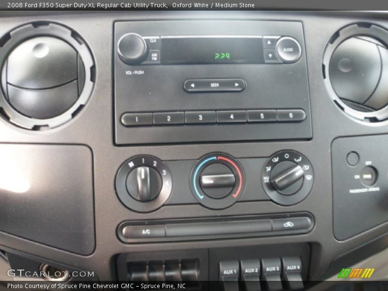 Oxford White / Medium Stone 2008 Ford F350 Super Duty XL Regular Cab Utility Truck