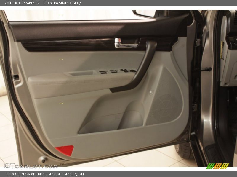Titanium Silver / Gray 2011 Kia Sorento LX