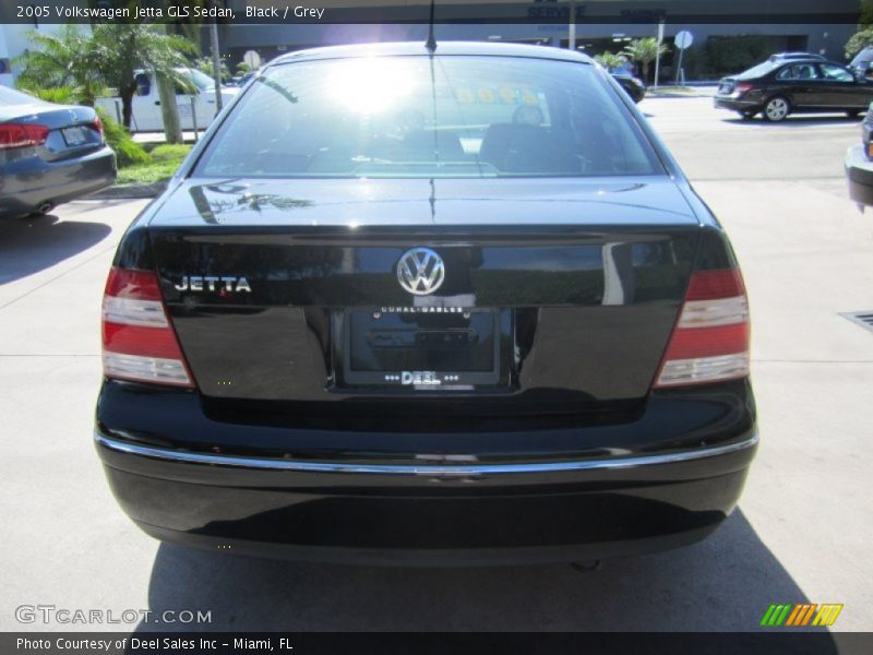 Black / Grey 2005 Volkswagen Jetta GLS Sedan