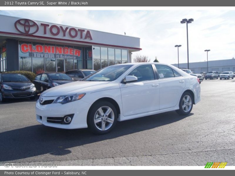 Super White / Black/Ash 2012 Toyota Camry SE
