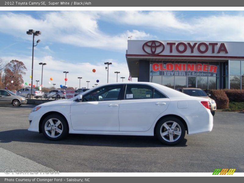 Super White / Black/Ash 2012 Toyota Camry SE