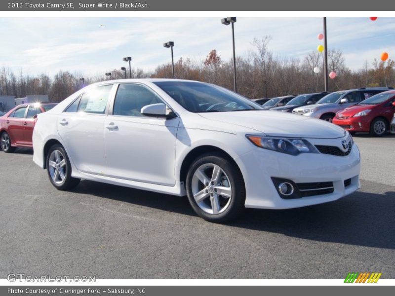 Super White / Black/Ash 2012 Toyota Camry SE