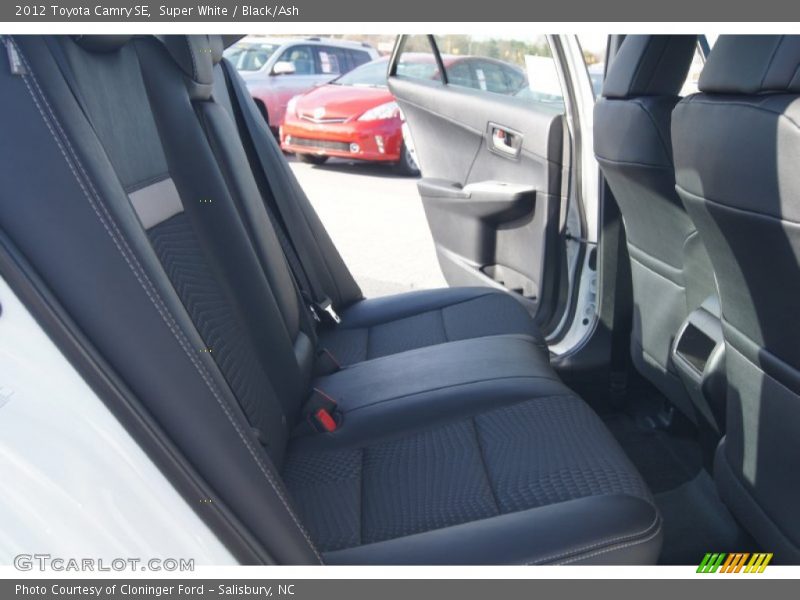 Super White / Black/Ash 2012 Toyota Camry SE