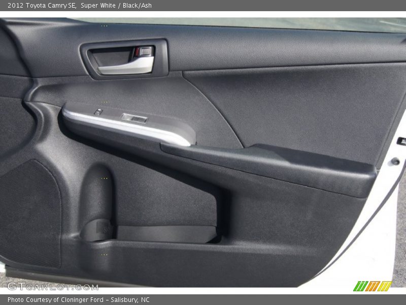 Super White / Black/Ash 2012 Toyota Camry SE