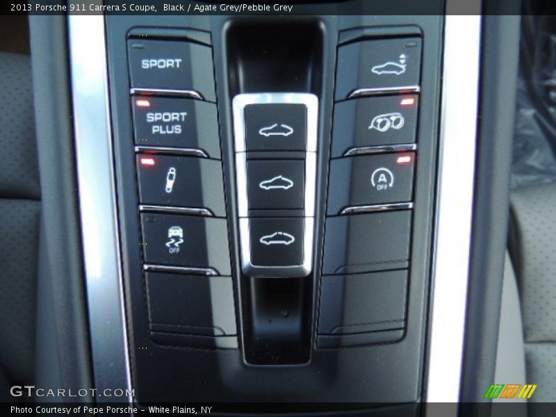 Controls of 2013 911 Carrera S Coupe
