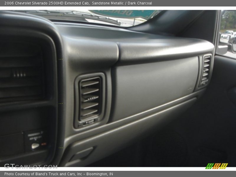 Sandstone Metallic / Dark Charcoal 2006 Chevrolet Silverado 2500HD Extended Cab