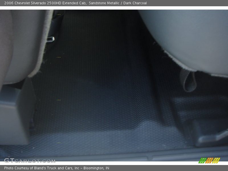 Sandstone Metallic / Dark Charcoal 2006 Chevrolet Silverado 2500HD Extended Cab